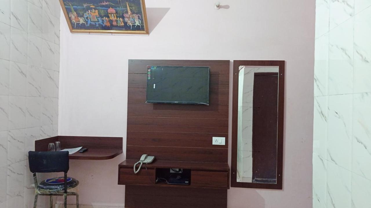 Hotel Om Palace - Couple Friendly & Local Id Accepted Jaipur Extérieur photo