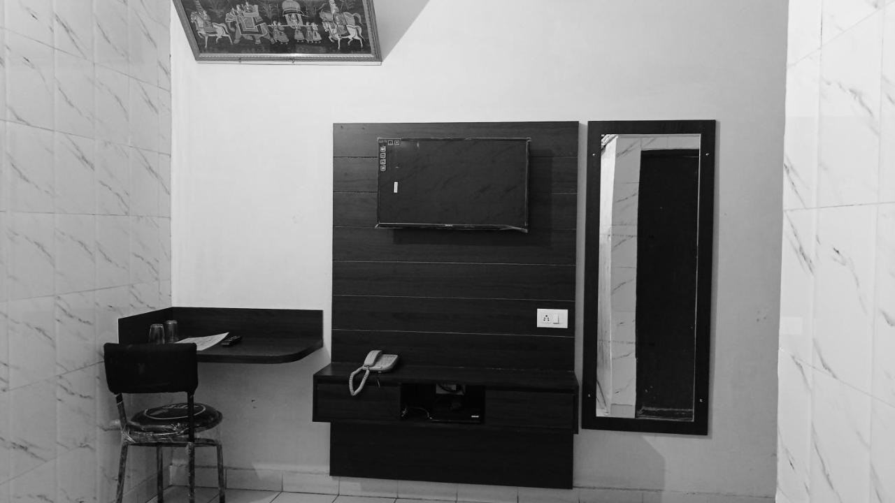 Hotel Om Palace - Couple Friendly & Local Id Accepted Jaipur Extérieur photo